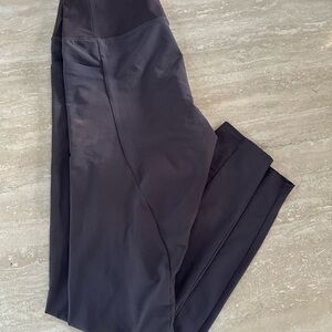 Athleta Black Gray Quest Hybrid Tights Yoga pants size 8 w pockets